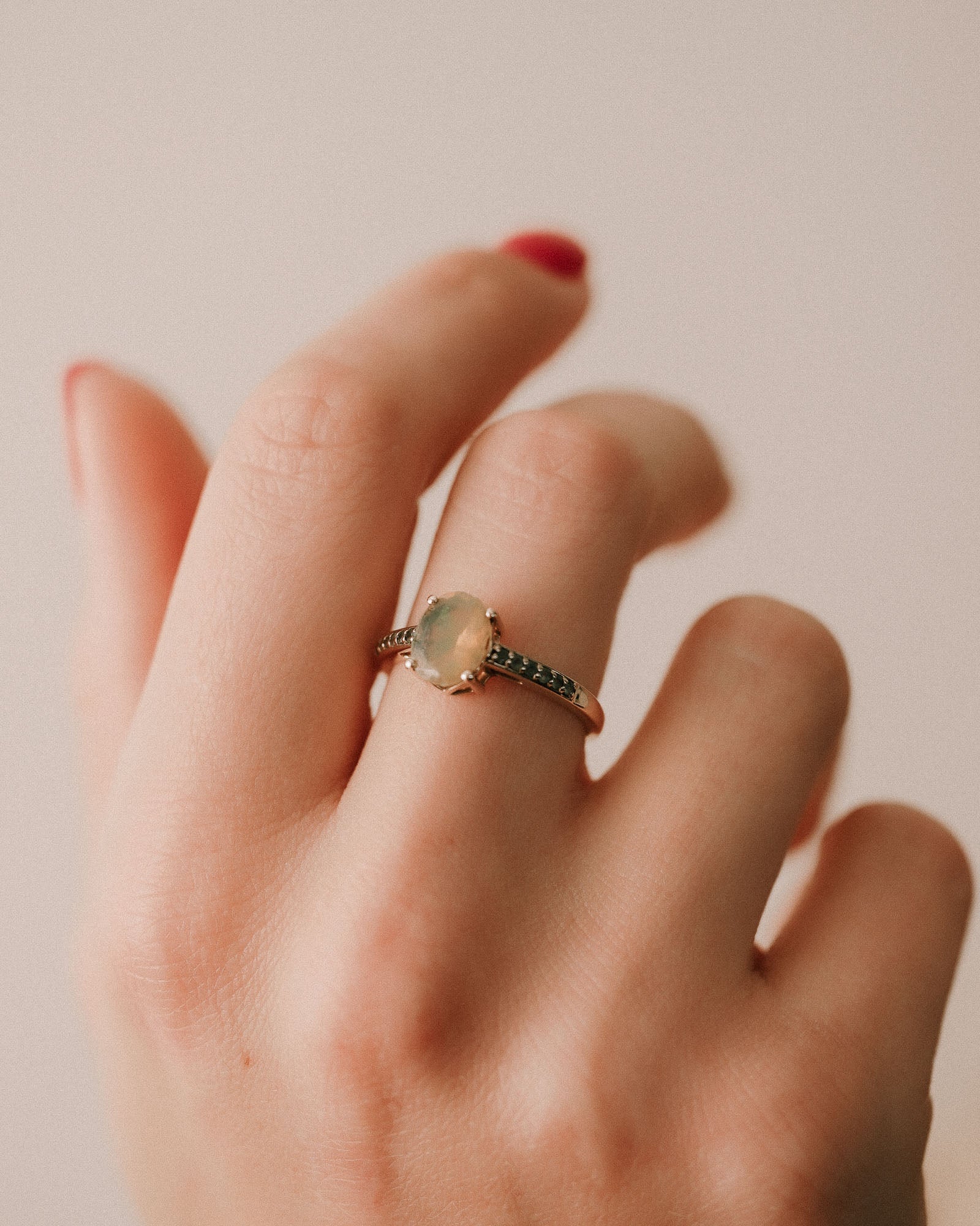 Giulia | Vintage Opal Solitaire & Alexandrite Details