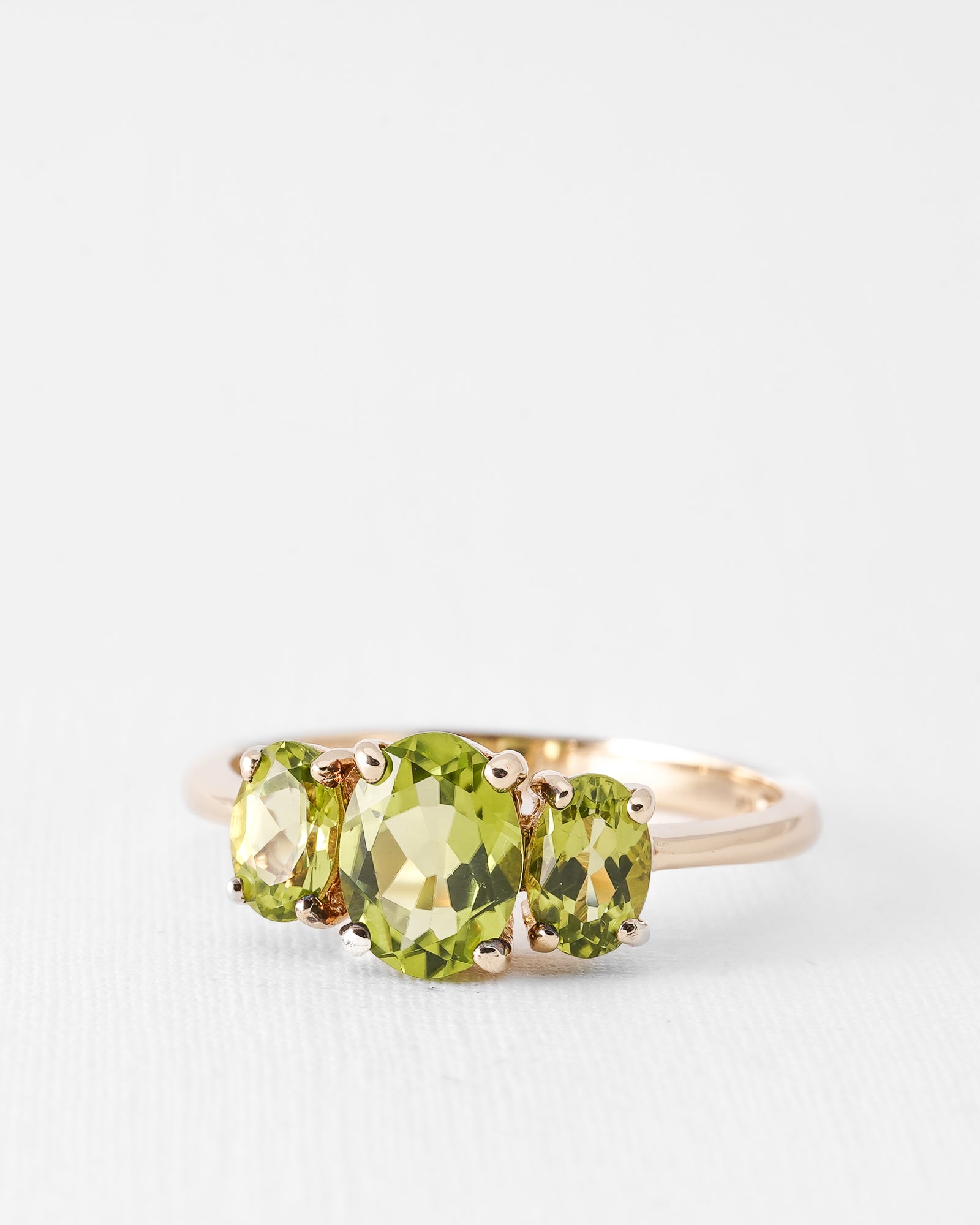 Romee | Vintage Peridote solitaire