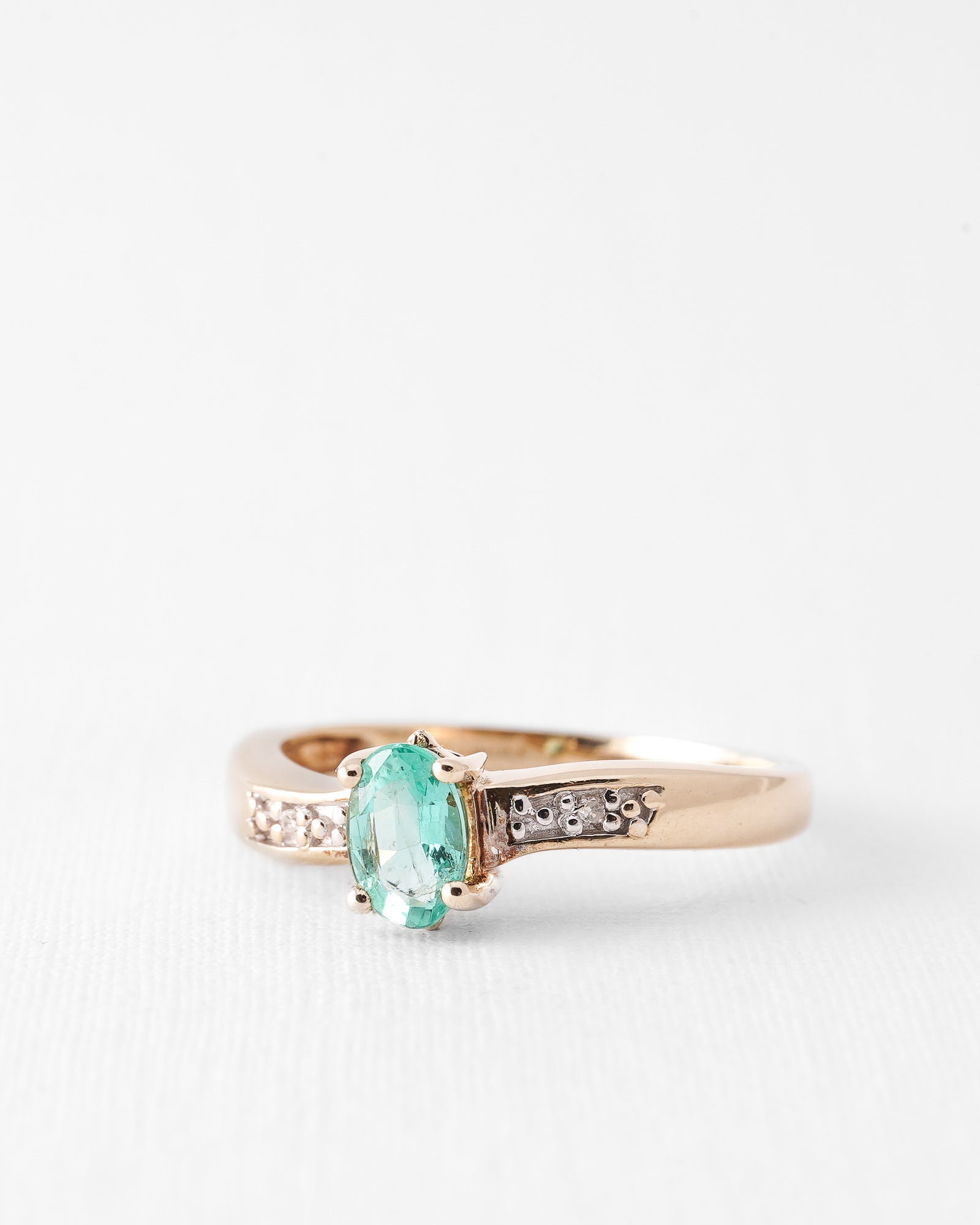 Belle | Vintage Emerald Solitaire & Diamond Details