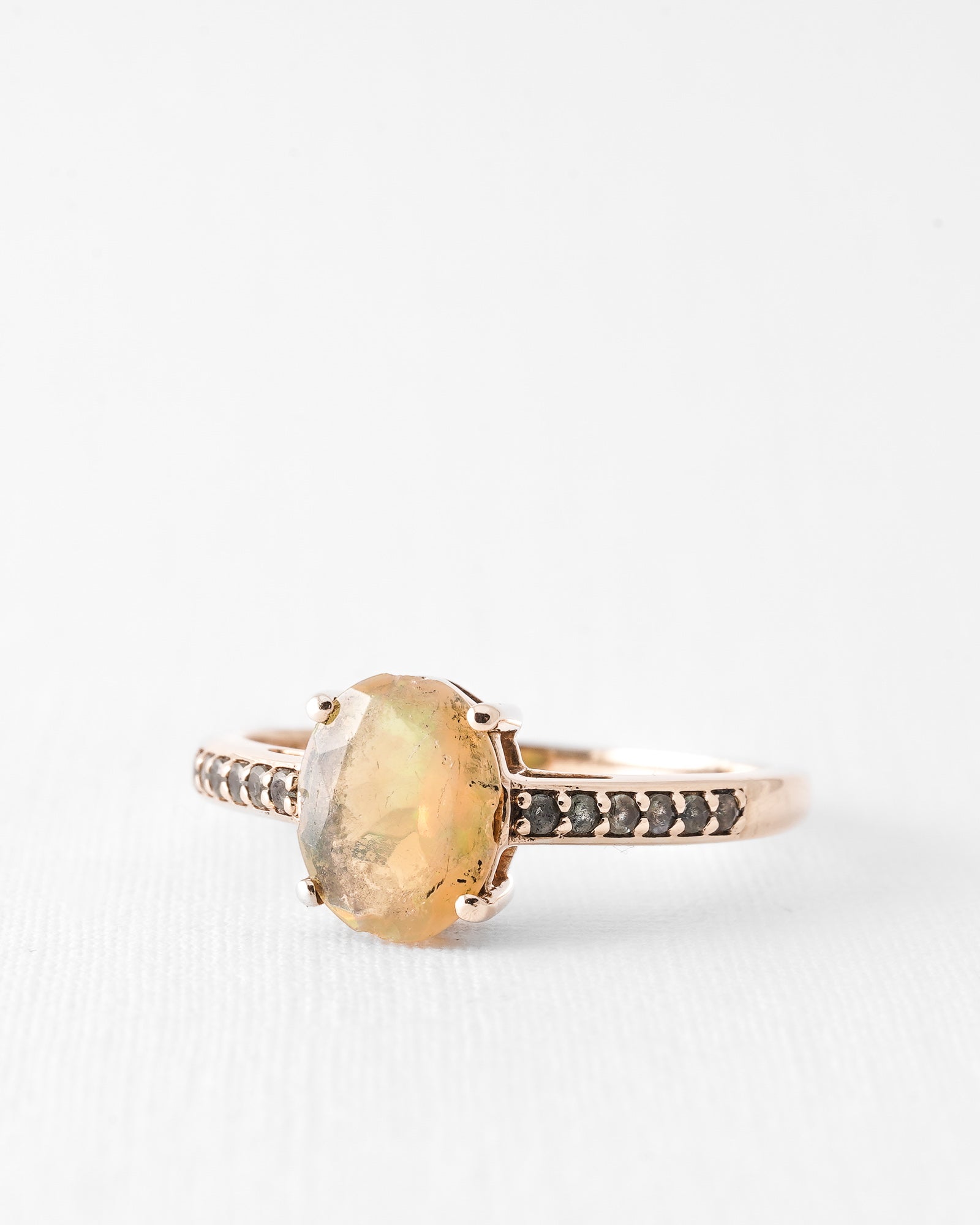 Giulia | Vintage Opal Solitaire & Alexandrite Details