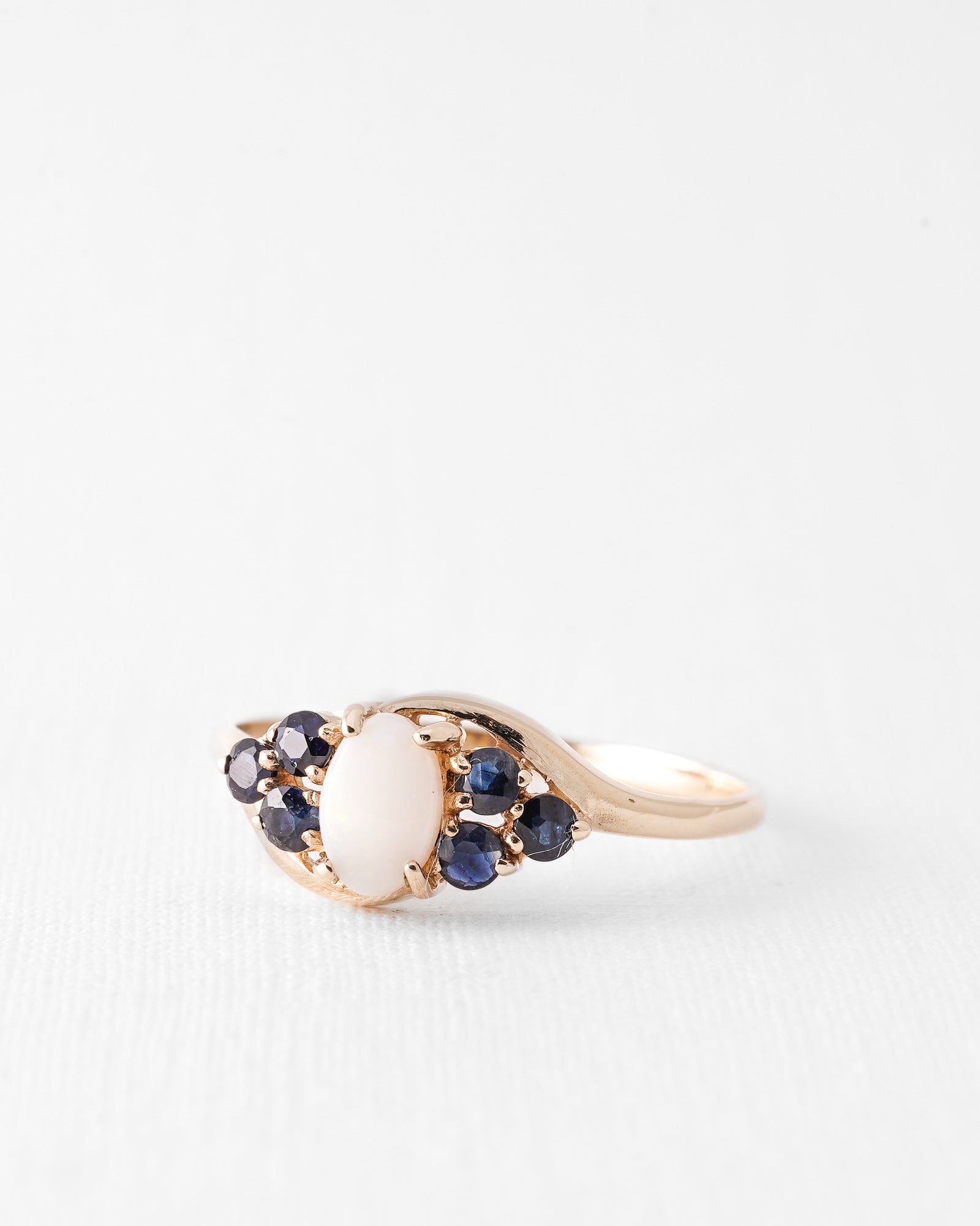 Malou | Vintage Opal Solitaire & Sapphire Details