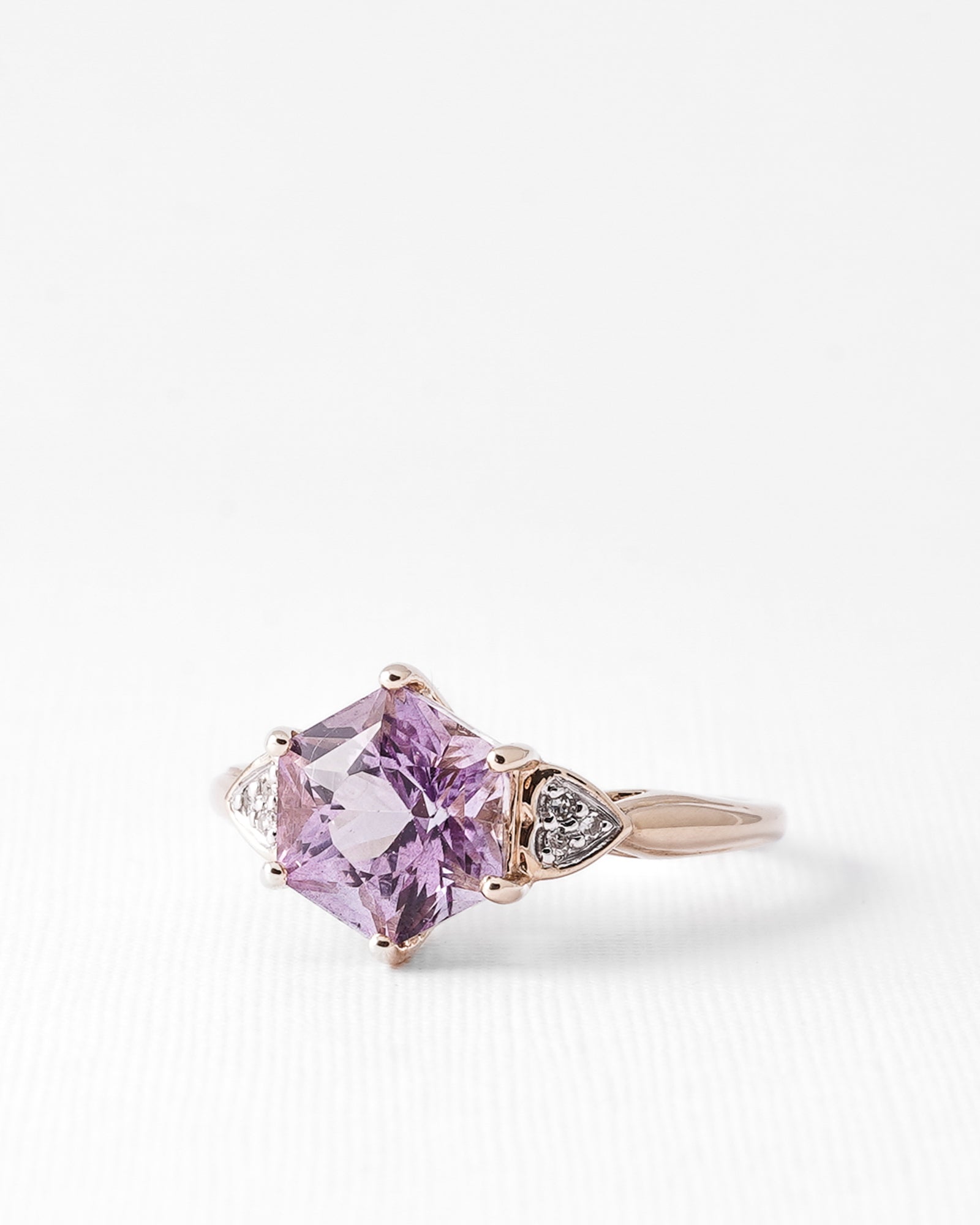 Violet | Vintage Amethist Solitair & Diamant Details