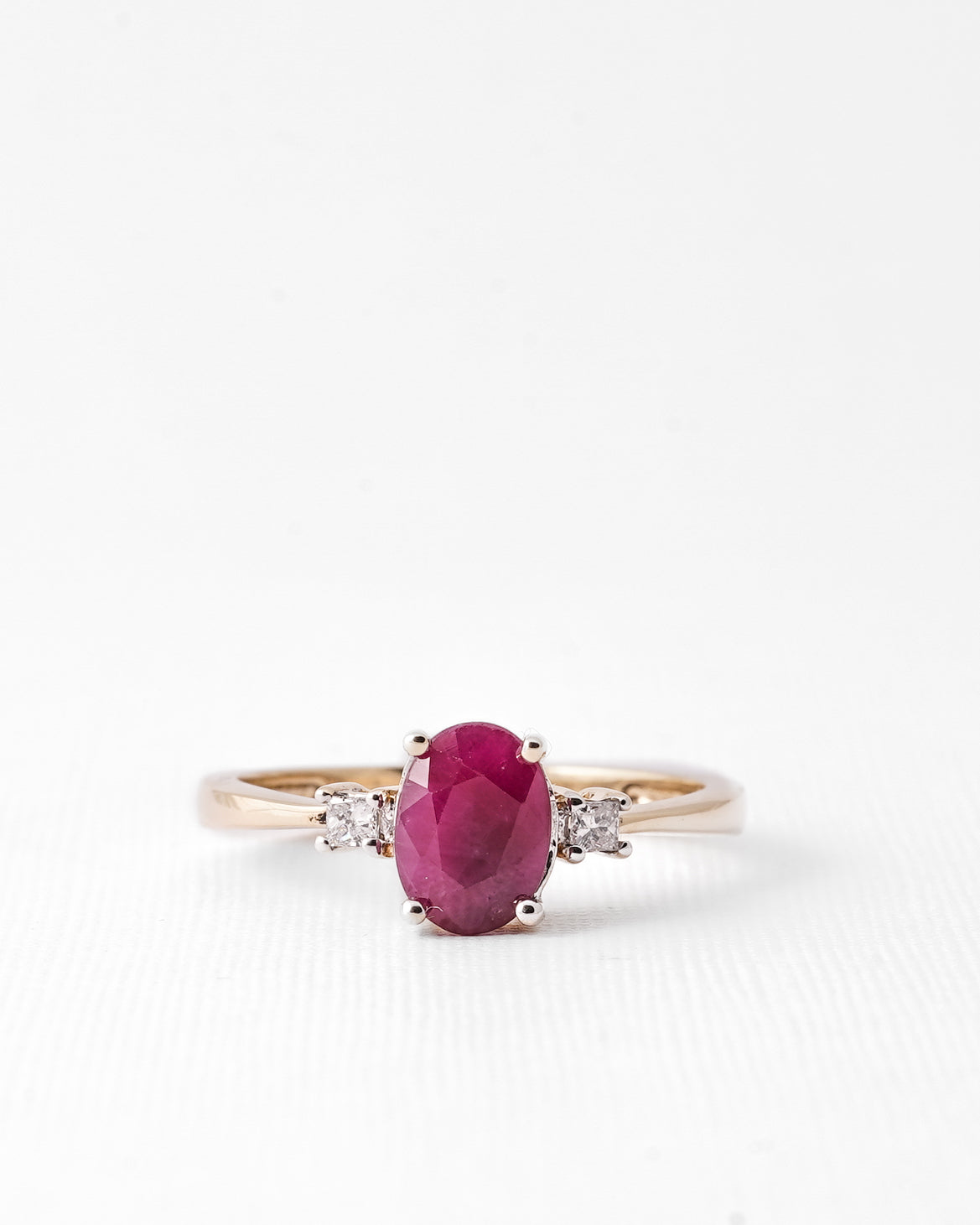 Molly | Vintage Robijn & Diamant Solitaire