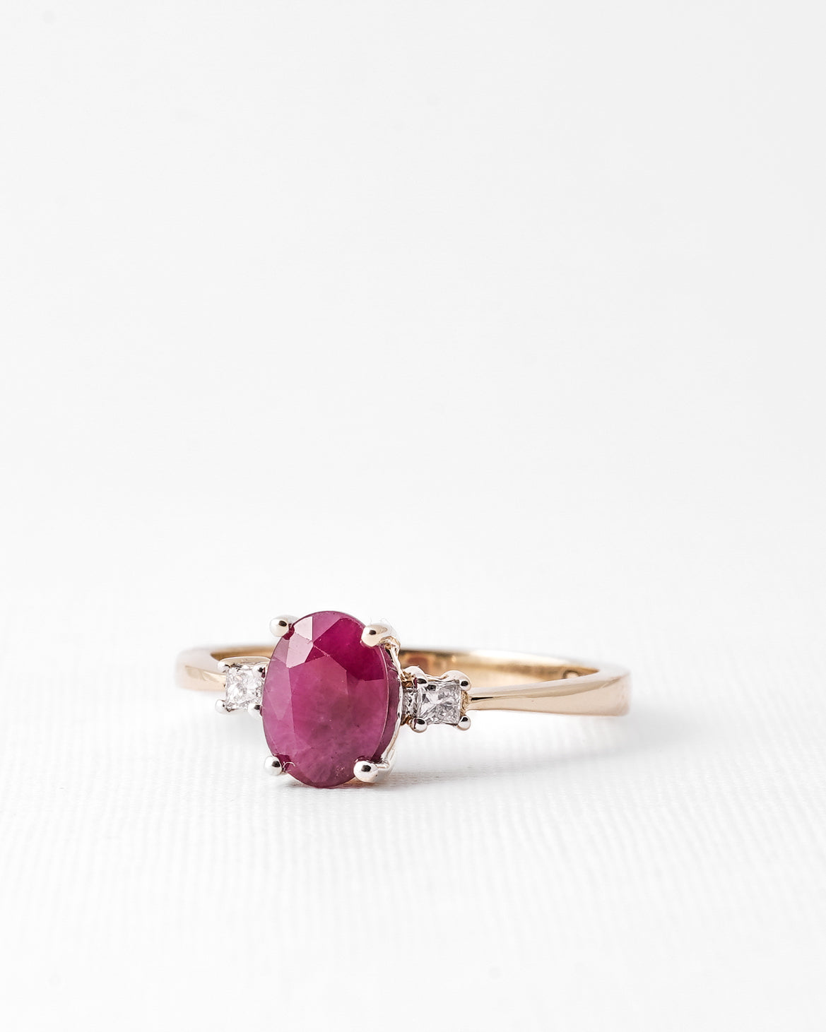 Molly | Vintage Robijn & Diamant Solitaire