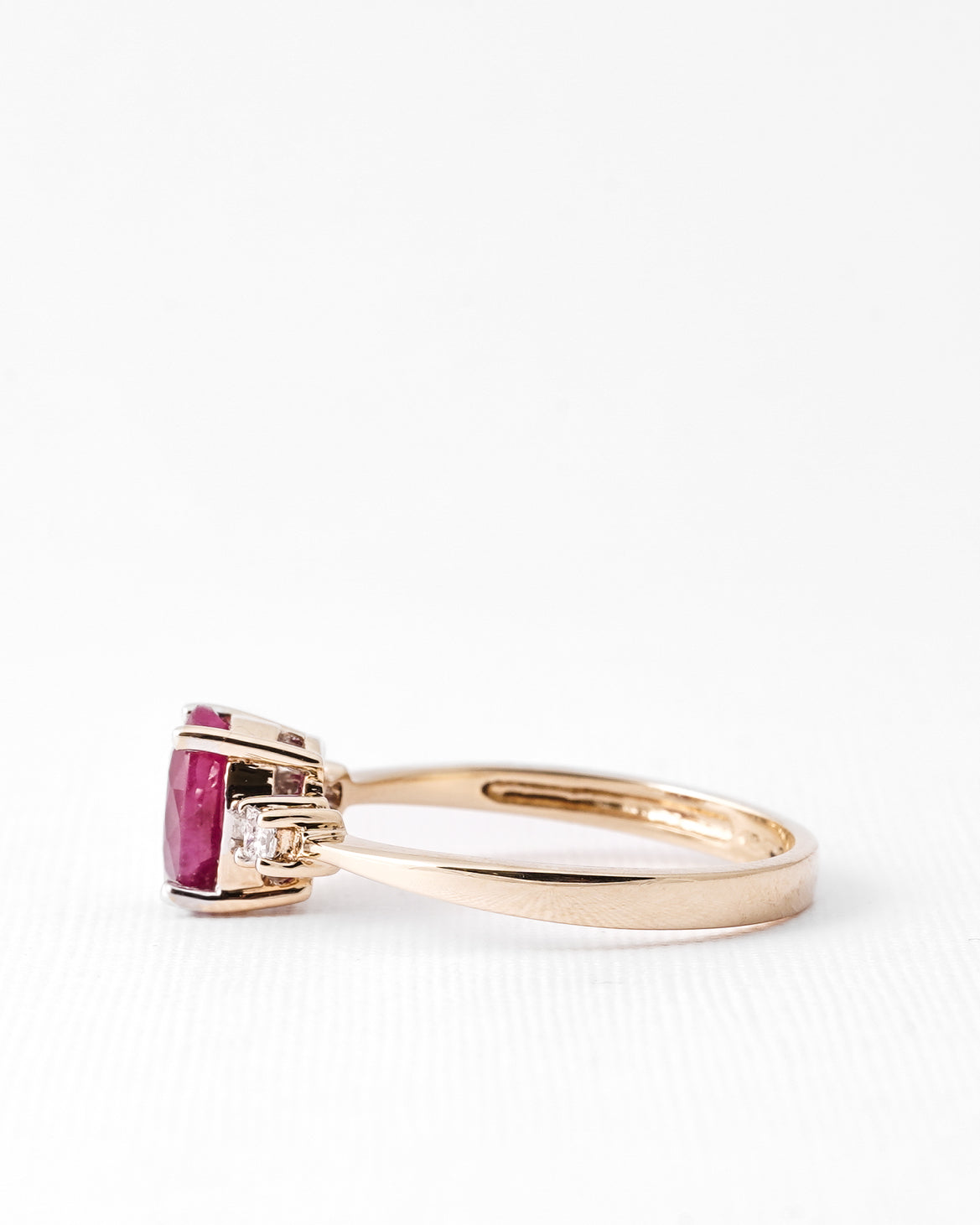 Molly | Vintage Robijn & Diamant Solitaire